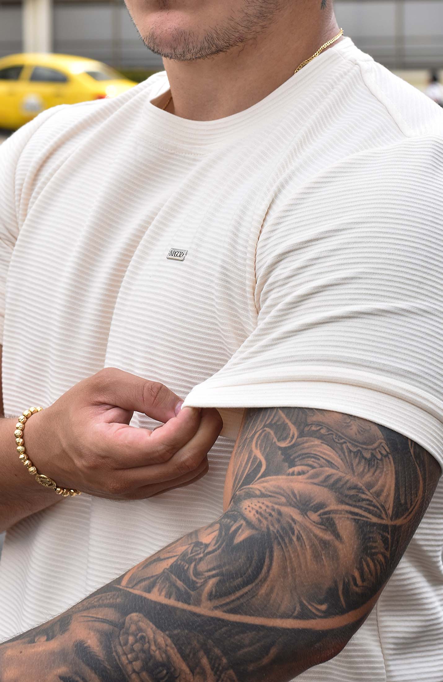 TSHIRT GENDRICK ACANALADA CREMA